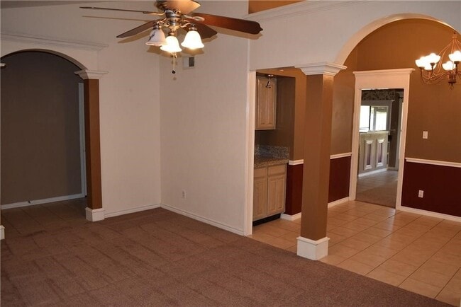 Building Photo - 512 Rosewood Ln