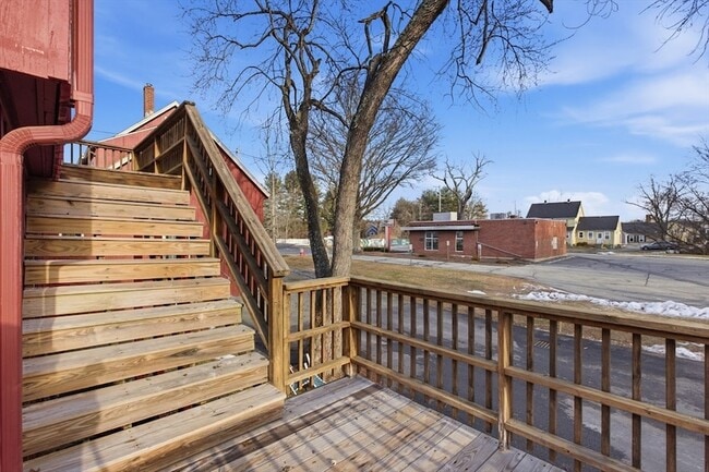 Building Photo - 294 Great Rd