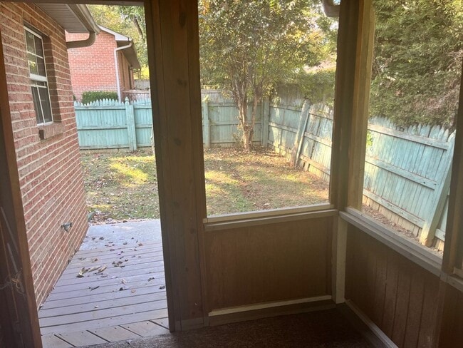 Building Photo - Cute 2 Bed/1.5Bath Home in the Heart of We...