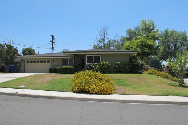 Building Photo - 490 Glenhill Dr