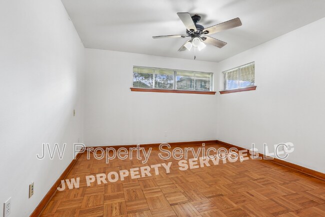 Building Photo - 226 Sena Dr
