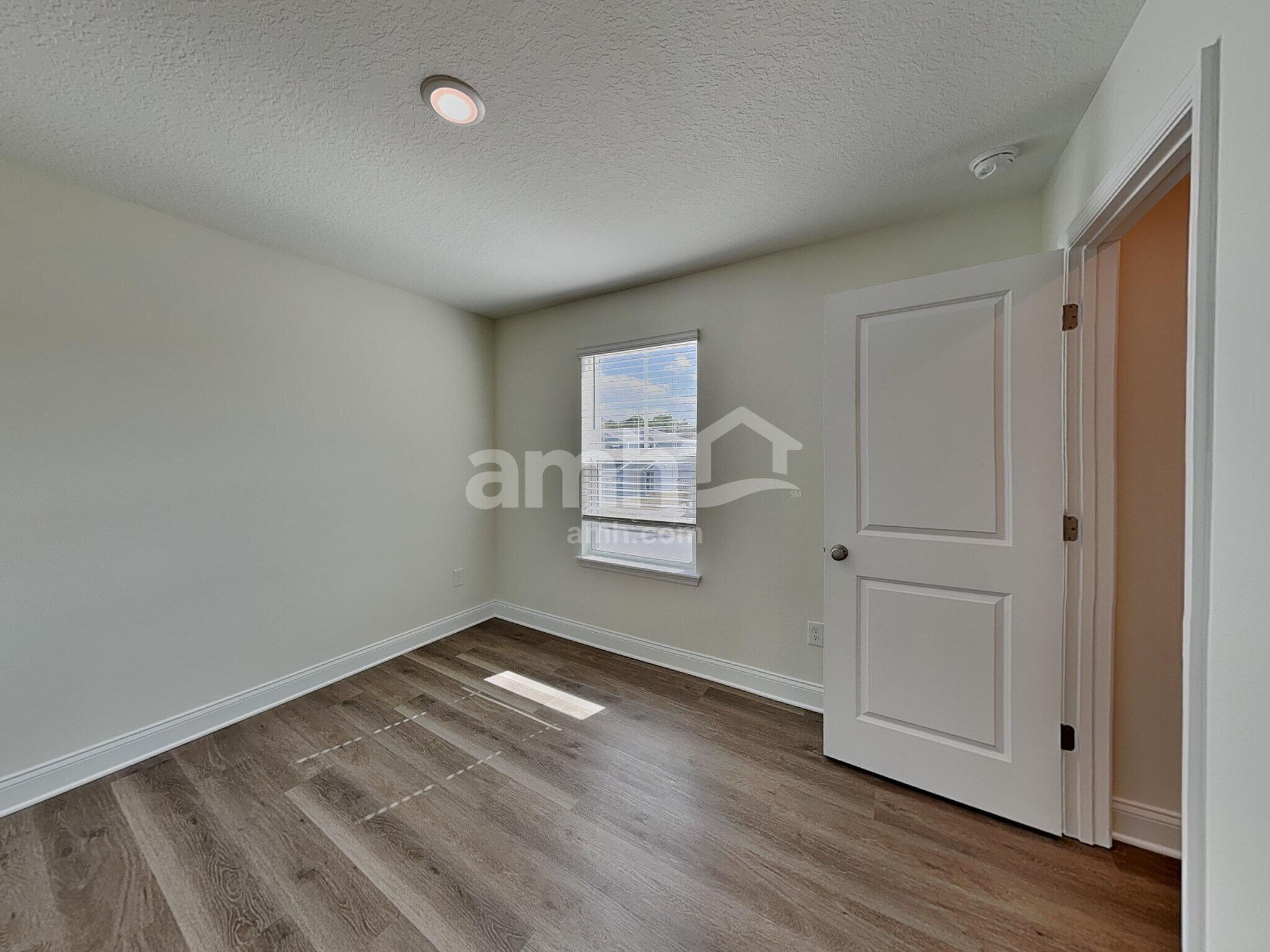 Building Photo - 2550 Feather Crst Dr