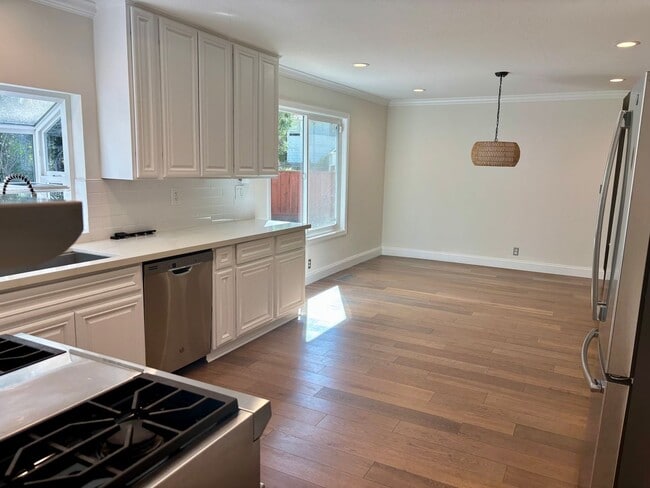 Building Photo - Stunning Ranch-Style Home in Desirable Laf...