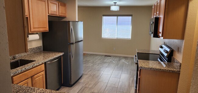Building Photo - 3BR/2BA NW Reno Gen available immediately!