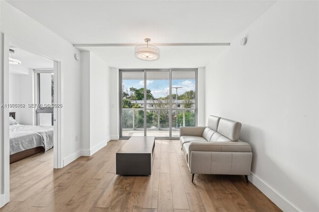 Building Photo - 13800 Highland Dr