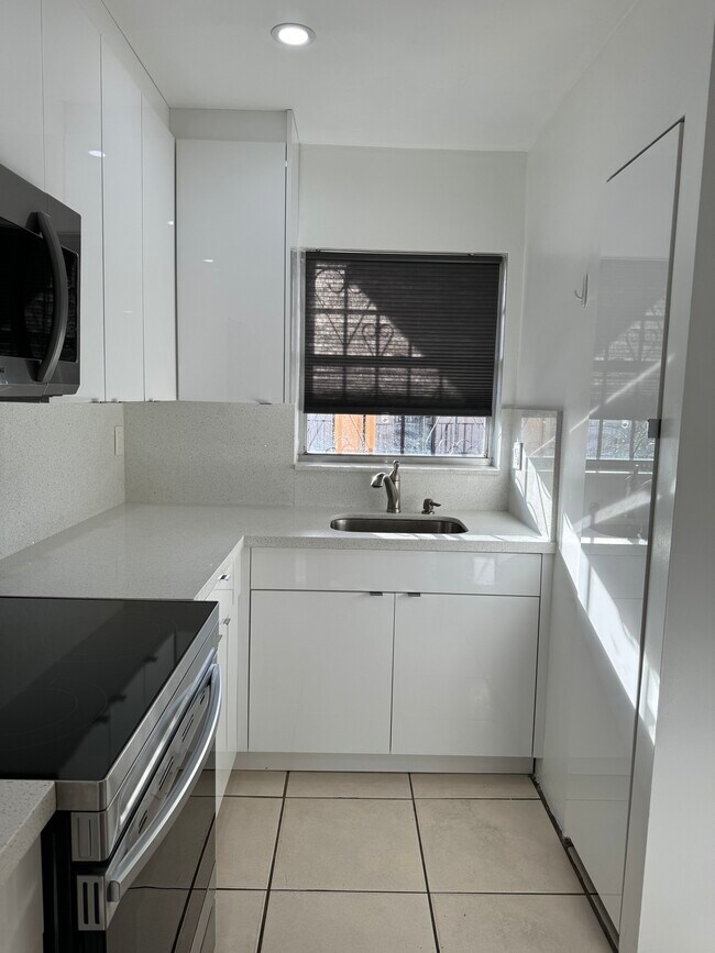 Building Photo - 10851 SW 2nd St