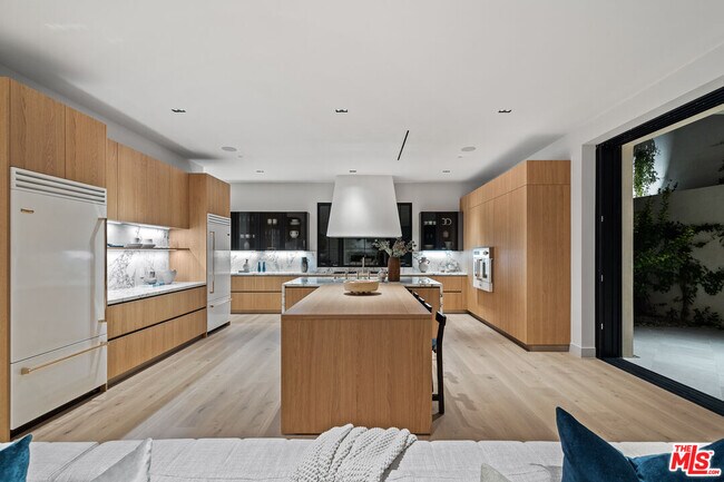 Building Photo - 10950 Verano Rd