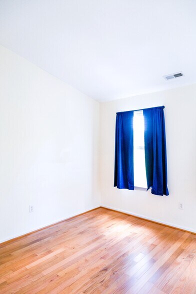 Building Photo - 6044 Blue Point Ct