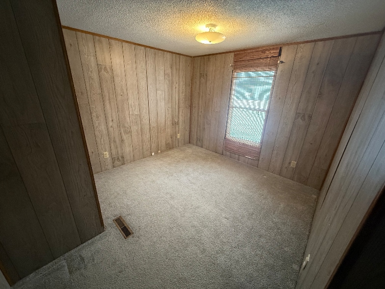 Building Photo - 7 Commerce St