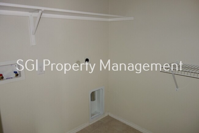 Building Photo - 824 Rivers Creek Ln