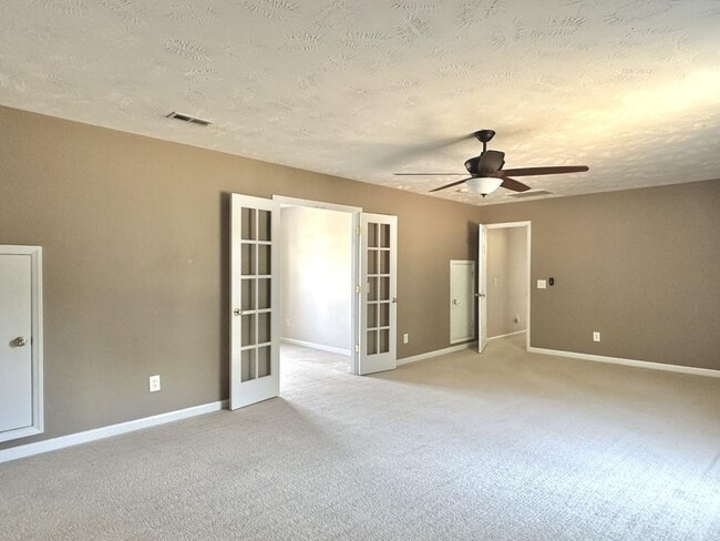 Building Photo - 284 Briarwood Pl