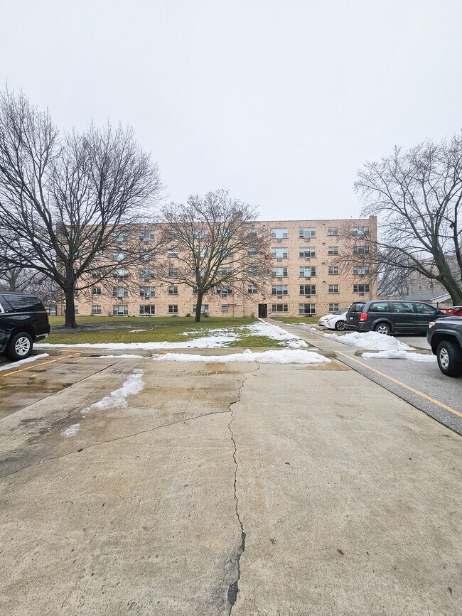Building Photo - 1775 W Highland Ave
