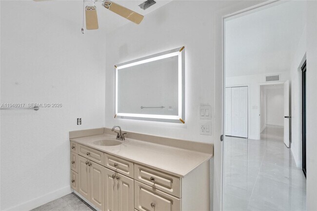 Building Photo - 16653 Golfview Dr