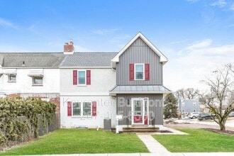 Building Photo - 529 B St