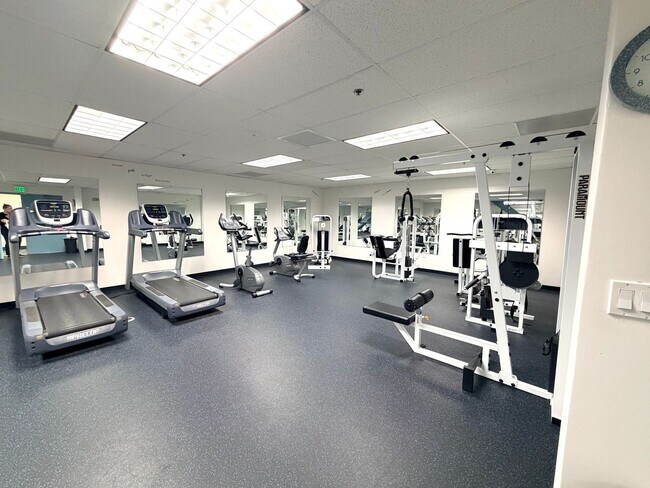 Building Photo - Riverwalk Tower 2 Bedroom Condo - 2 Parking Spaces/Private Laundry