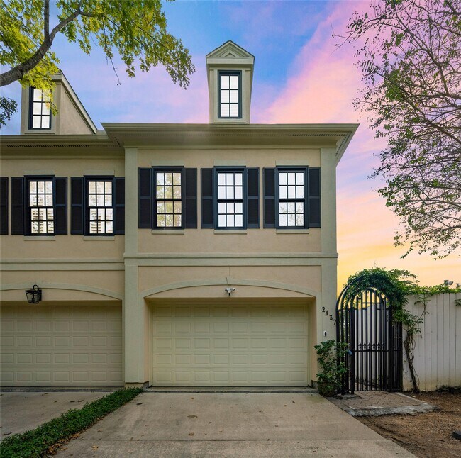 Building Photo - 2437 North Blvd