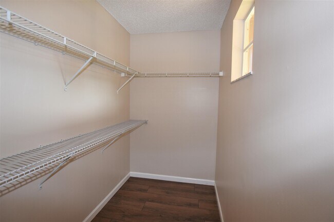Building Photo - 10395 Little Mustang Way
