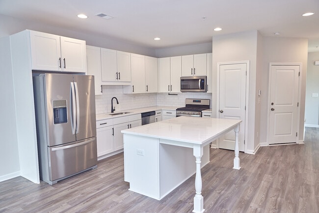 Building Photo - 2890 Regal Park Dr NW