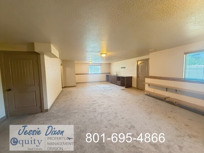 Building Photo - 5725 Brook Cir