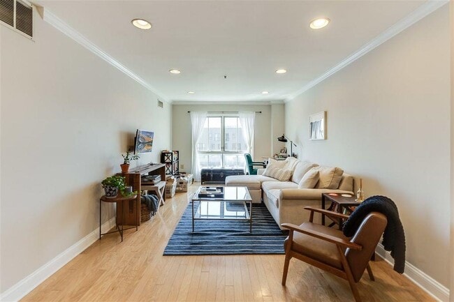 Building Photo - 711 Clinton St