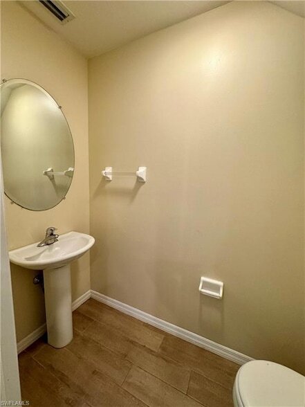 Building Photo - 860 Hampton Cir