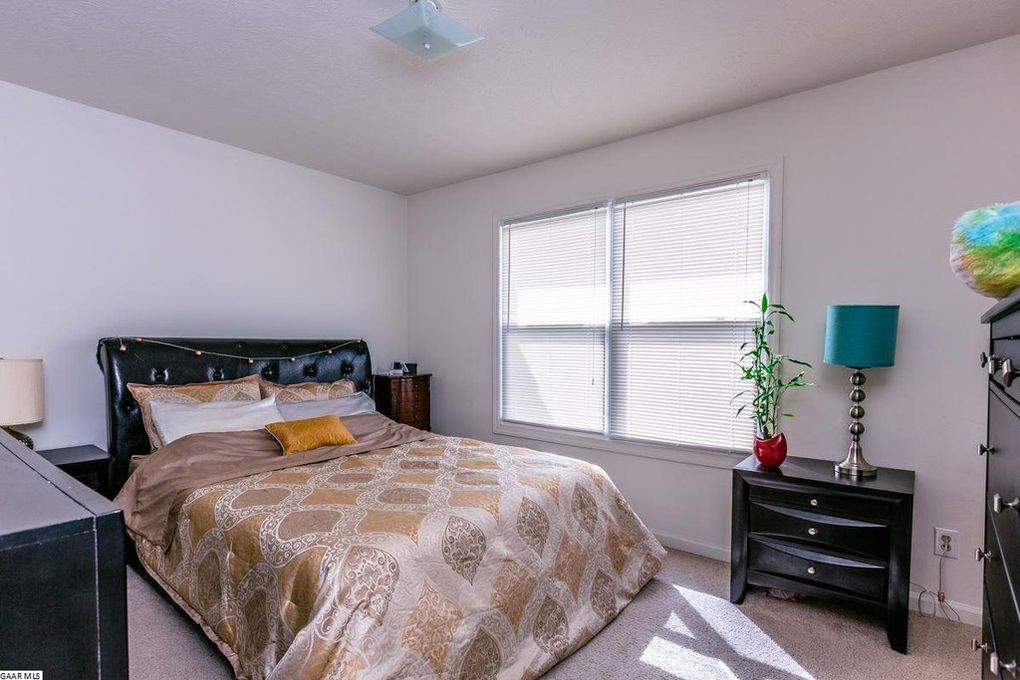 Building Photo - 1246 Goldfinch Dr