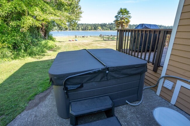 Building Photo - SHORT TERM LEASES! 1-6 months - 3-Bedroom ...