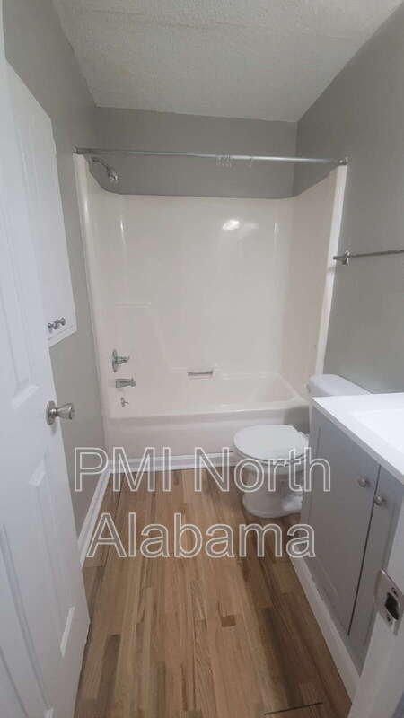 Building Photo - 4428 Bonnell Dr NW