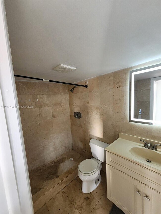 Building Photo - 609 S State Rd 7