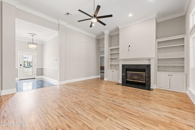 Building Photo - 408 Gordon Crockett Dr