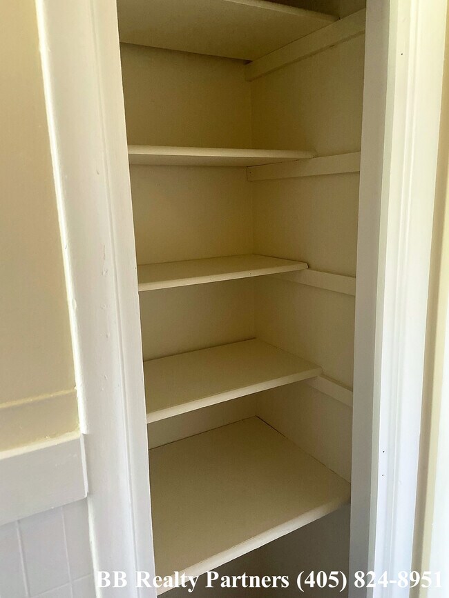 Building Photo - 4620 E 4th St