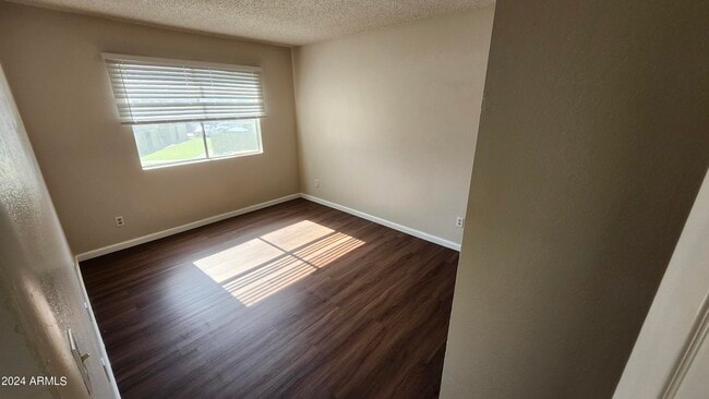 Building Photo - 5844 N 48th Ave