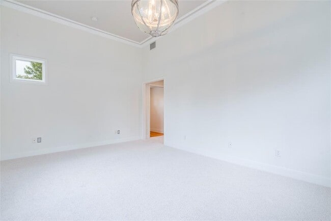 Building Photo - 512 E 49th St