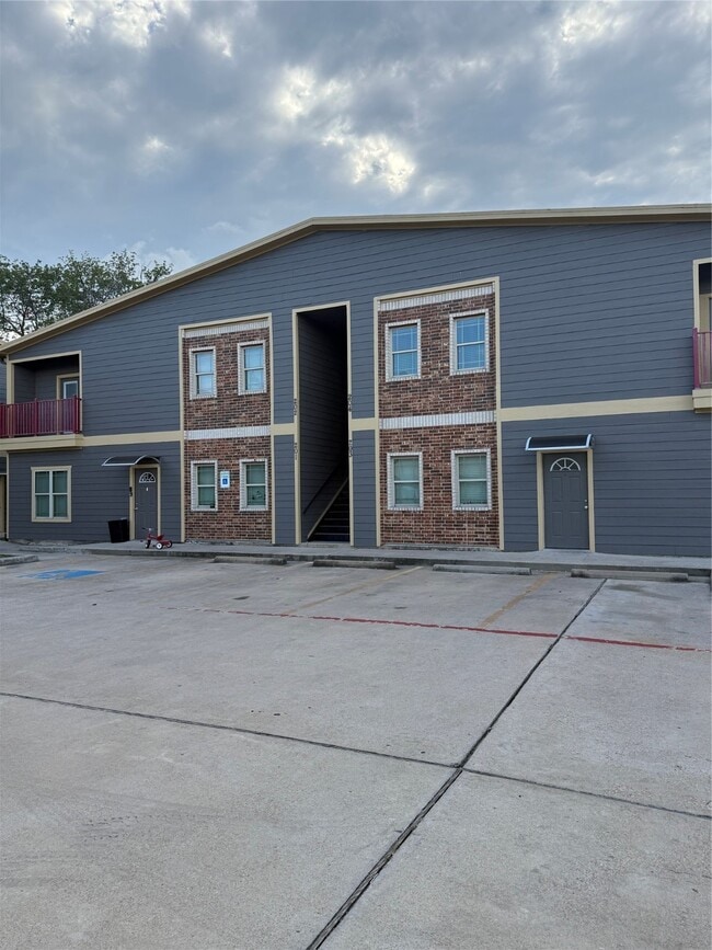 Building Photo - 716 Kolb Rd