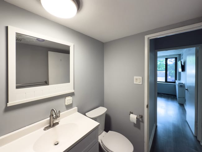 Building Photo - 1BR/1BA Condo with a Private balcony, Upda...