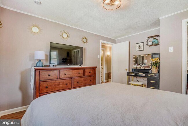 Building Photo - 1715 Tacoma Rd