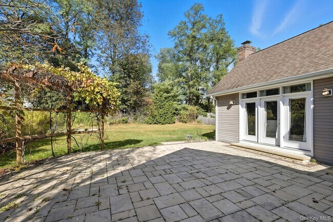 Building Photo - 45 Evergreen Ave