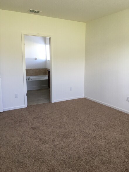 Building Photo - 1522 Lexington Square SW