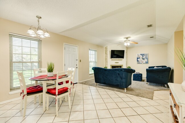 Building Photo - 530 Tall Timber Dr