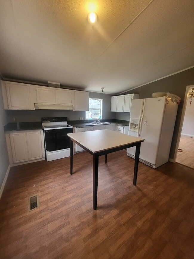 Building Photo - Pecan View