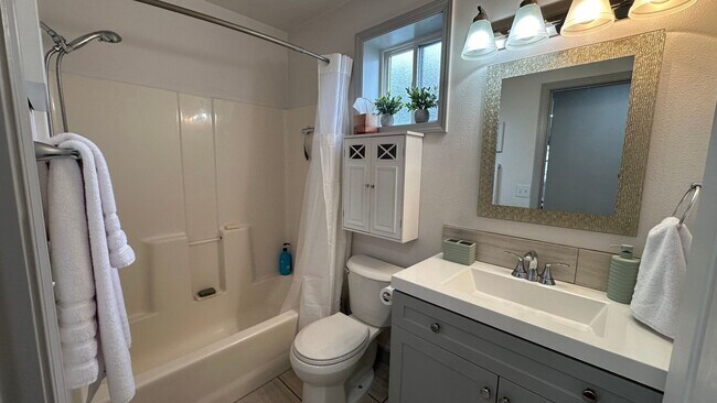 Building Photo - Perry Place