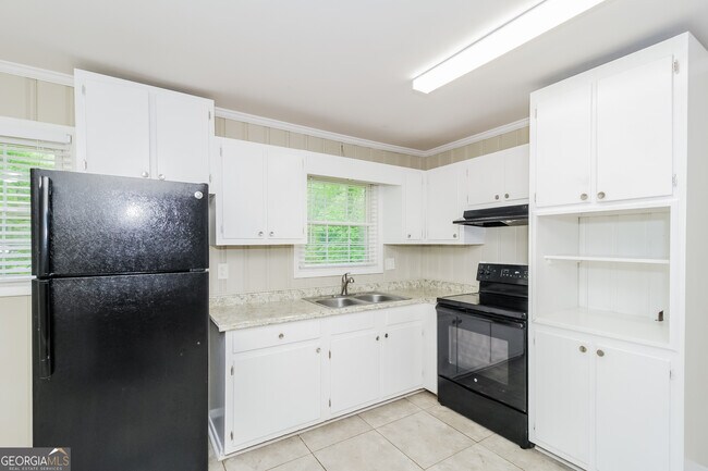 Building Photo - 5550 Longmeadow Ln