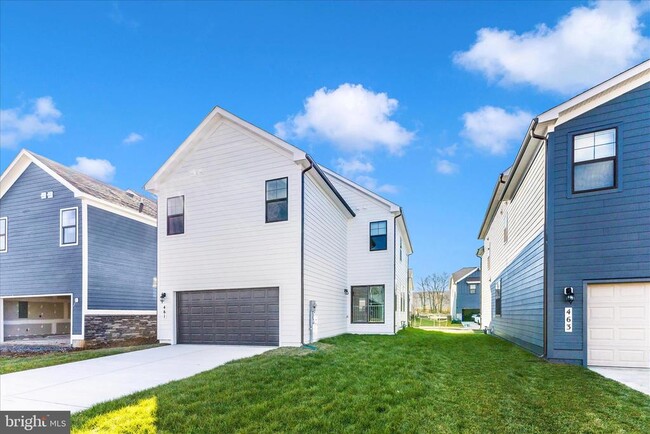 Building Photo - 461 Hanson St