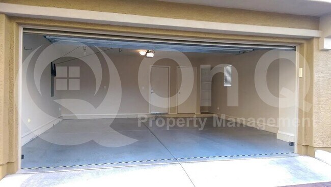 Building Photo - 900 S 94th St