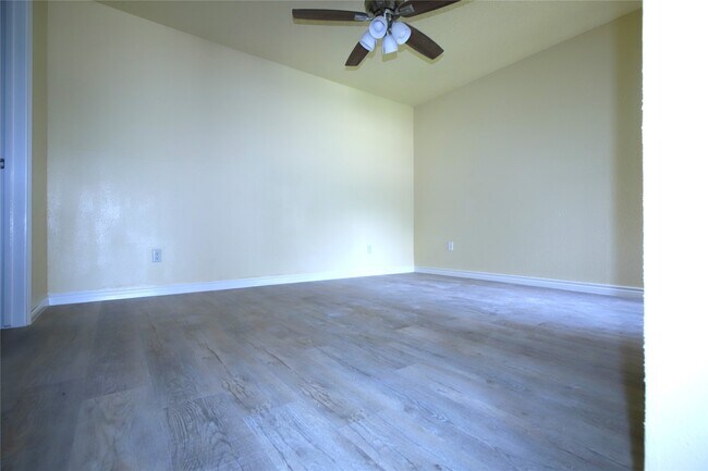 Building Photo - 2750 Holly Hall St