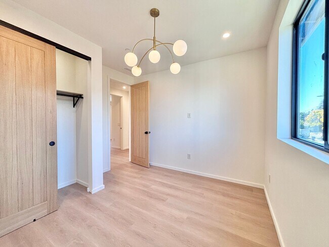 Building Photo - 17852 Saticoy St