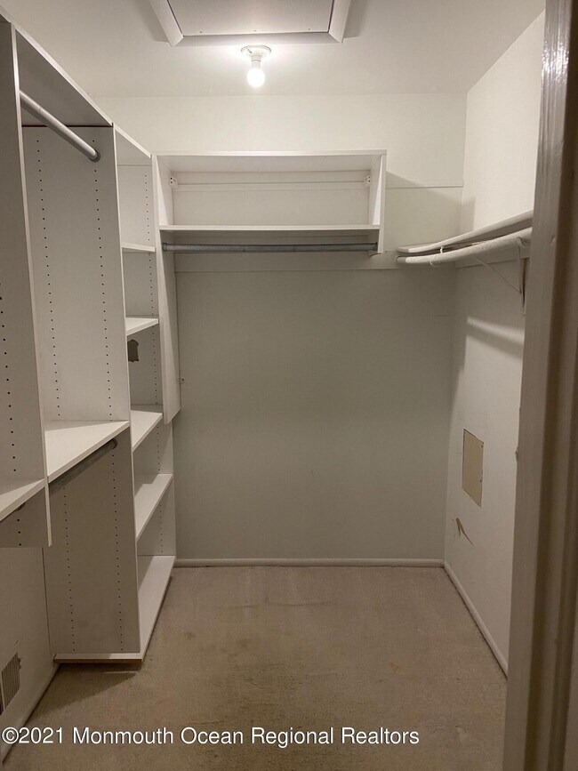 Building Photo - 438 Oak Knoll Dr