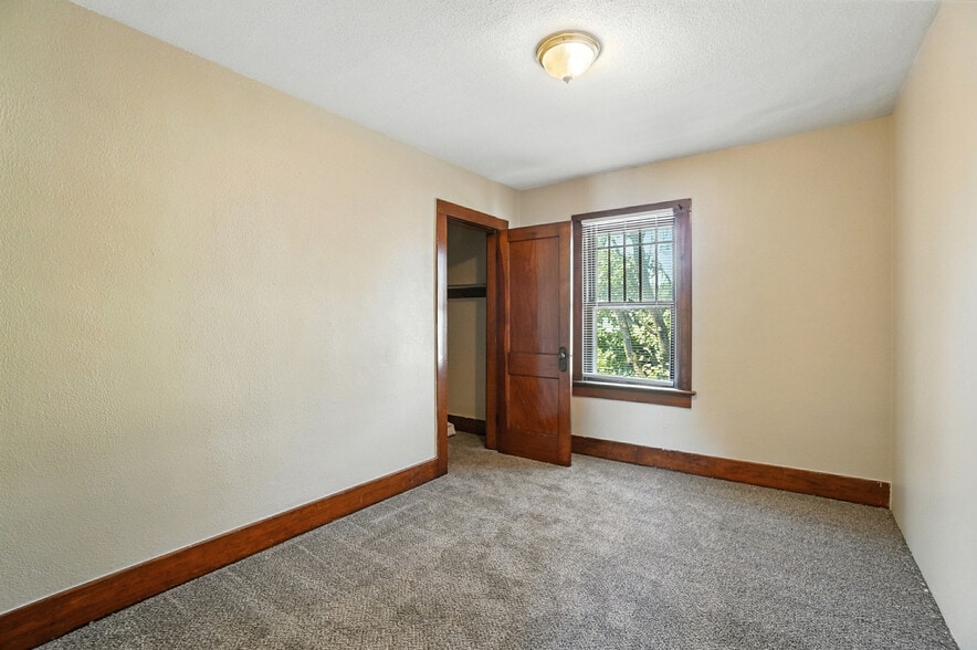 Building Photo - 2911 Broadway