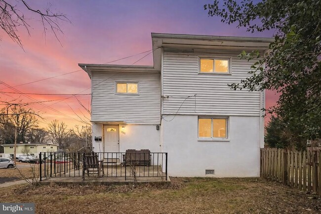 Building Photo - 10725 Maple St