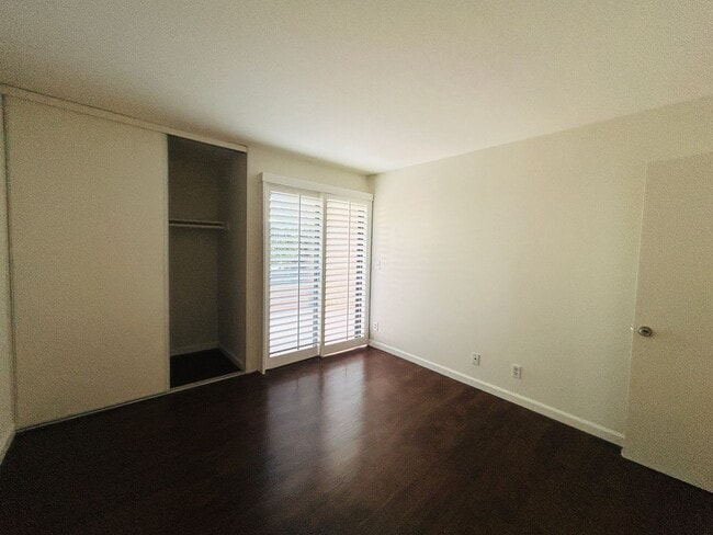 Building Photo - Spacious Two Bedroom, Two Bath Condo in De...